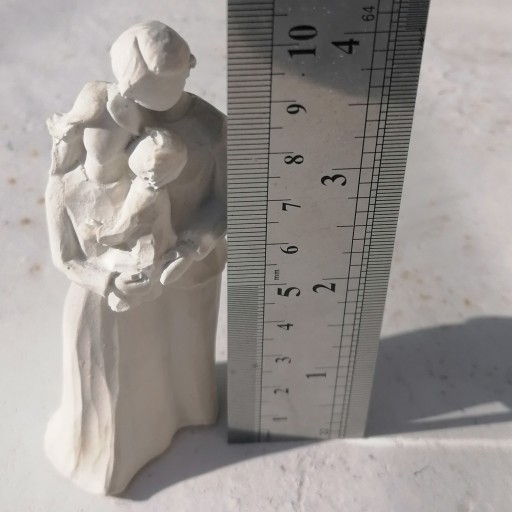 گیفت زوج و نوزاد از جنس گچ مجسمه سازی مجسمه سازی و خام میباشد. حداقل خرید 100 تومان می باشد. ارسال فقط به داراب 