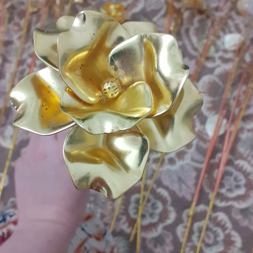 گل رز طلایی کریستالی