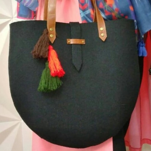 کیف دوشی زنانه از جنس نمد ضخیم چهار  میل قابل شستشو سفارش طرح ورنگ به دلخواه مشتر پذیرفته می شود
