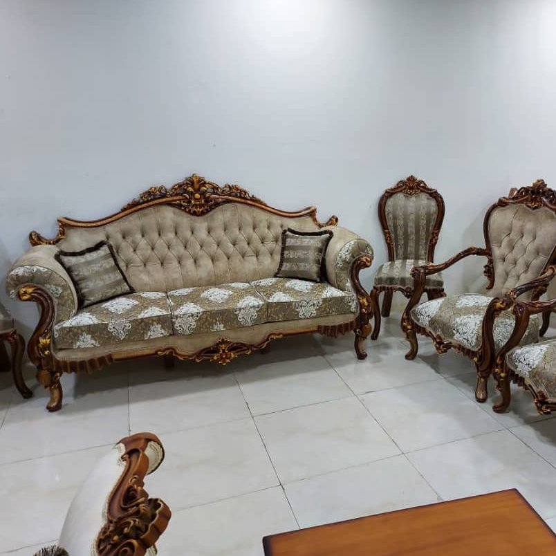 مبل کلاسیک مدل الیزابت 9نفره و 7نفره ترکیب رنگ بندی چوب و پارچه به سلیقه مشتری انجام میشود 