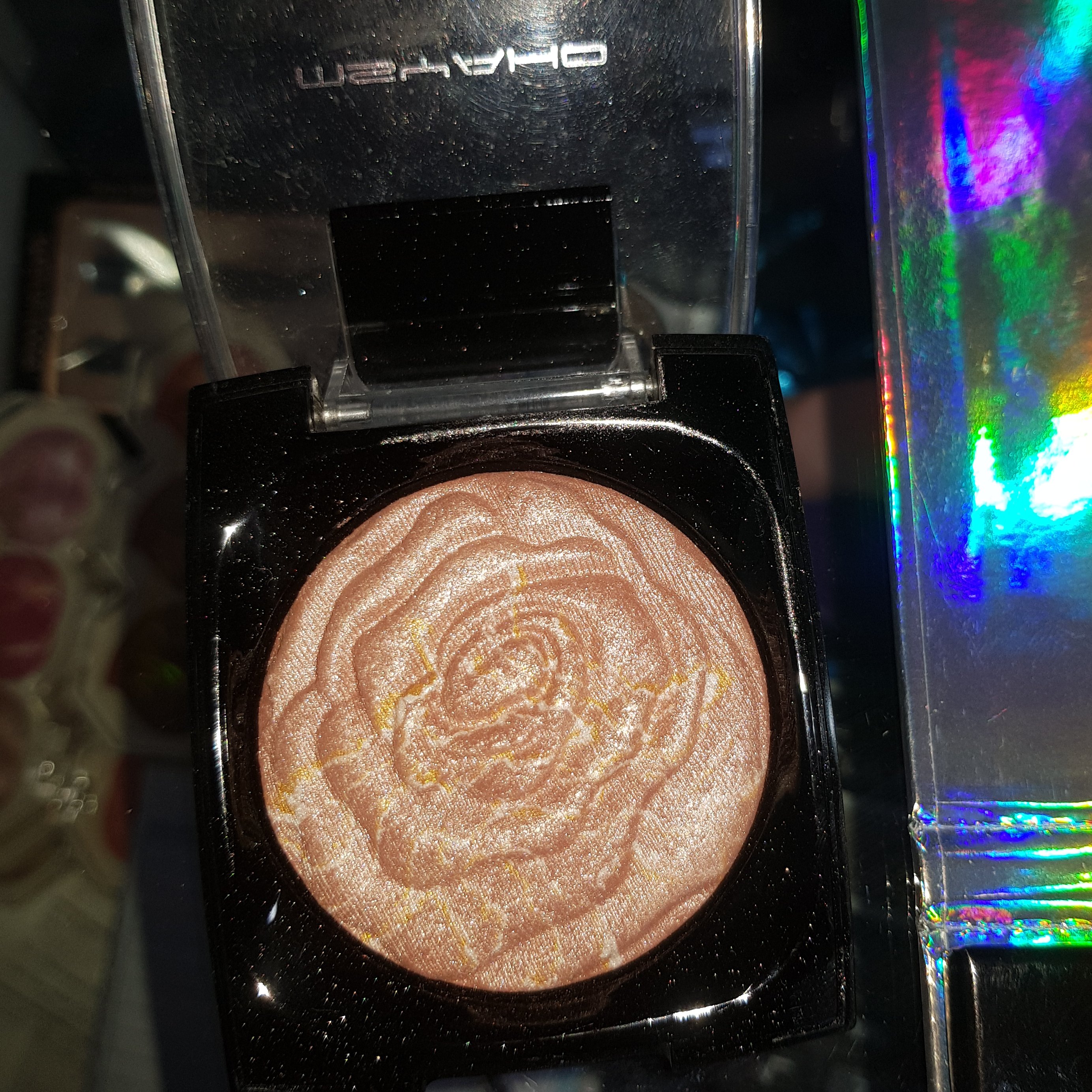 هایلایتر  گل سنگی از غرفه آرایشی فلورا