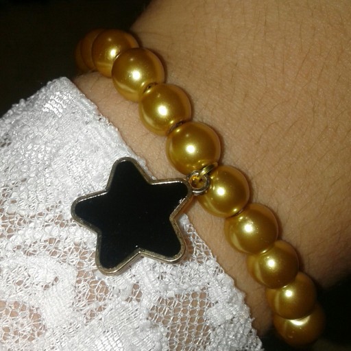 دستبند طلایی با آویز ستاره
