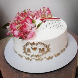 کیک عقد و سالگرد ازدواج با تزیین گل طبیعی و فوندانت