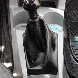 گردگیر دنده ریو به همراه راهنمای نصب به صورت تلفنی جنس چرم صنعتی درجه یک سایز فابریک و بسیار با کیفیت فابریک خودرو 