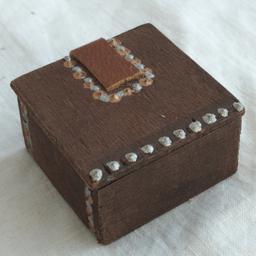 جعبه چوبی کوچک کد369.کادویی سکه زیورآلات حلقه.شاپان وروغن جلاخورده.کمجا.کار دست