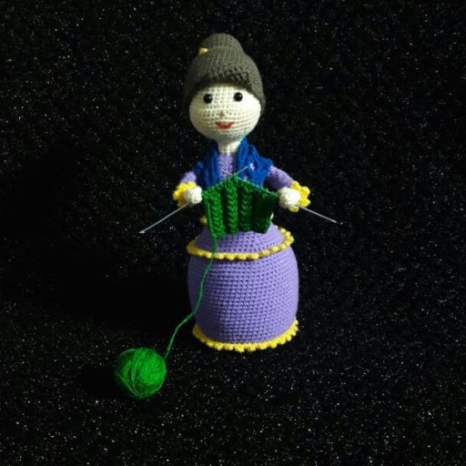 عروسک بافتنی خانم بافنده