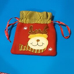 کیف کوچک تزیئنی،مخصوص یلدا،کریسمس،هدیه ولنتاین،بند دار،رنگ: قرمز و سبز با طرح گوزن خوشحال،وارداتی