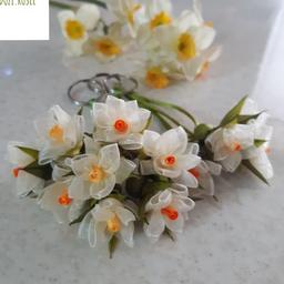 جاکلیدی فانتزی  گل نرگس روباندوزی با 4 گل نرگس زیبا و جذاب