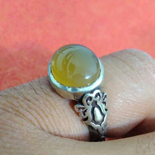 انگشتر نقره مزین به عقیف زرد معدنی
