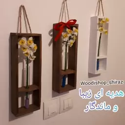 قاب چوبی همراه با گلدان شیشه ای زیبا