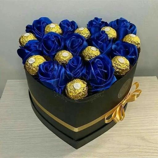 باکس گل و شکلات آبی روزمرد