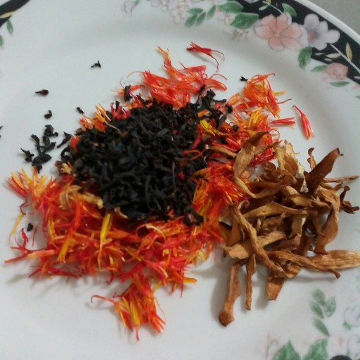 چای مخلوط با طعم بهارنارنج وگل زعفرونی