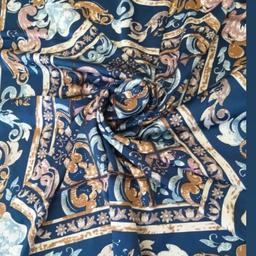 روسری ساتن طلاکوب بسیار باکیفیت و دارای رنگبندی متنوع