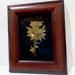 تابلوی گل رز حکاکی شده جنس برنج تابلوی تزیینی هدیه ای ماندگار ابعاد با قاب 14/5× 17/5 cm