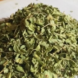 آویشن شیرازی 1 کیلو گرم ، بدون گل ، برگ ، عطر و بو عالی تضمینی (همراه با هدیه)