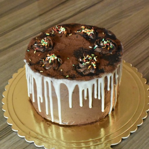 کیک تولد شکلاتی گیل آوا