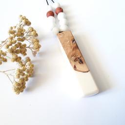 گردن اویز رزین و چوب به اسم کولاک دستساز زیبا گردنبند آویز چوبکده بید سفید