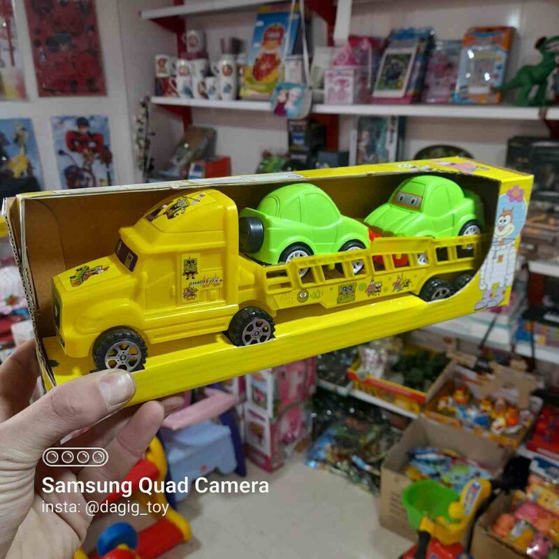 تریلی ماشین بر قدرتی زرد