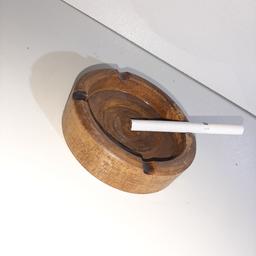 زیر سیگاری چوبی خراطی شده
