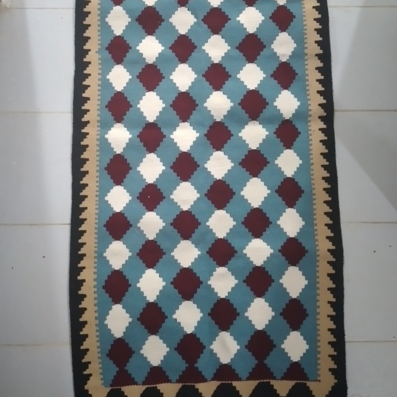 گلیم دستباف طرح لوزی