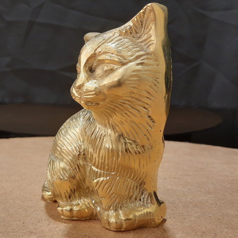 مجسمه برنزی گربه نشسته