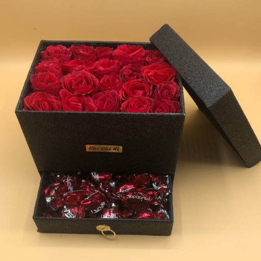 باکس مشکی گل رز 20 شاخه ای مخصوص هدیه