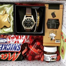 پک کامل ساعت و دستبند و خوراکی ست کامل ساعت و دستبند و خوراکی باکس هدیه ساعت و دستبند و خوراکی پارچه کادویی و پوشال
