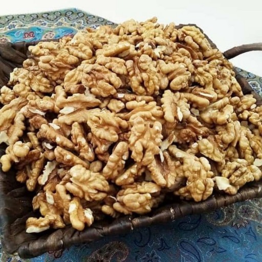 مغز گردوی سفید و پر چرب درجه یک تویسرکان 100 درصد طبیعی تازه و روز شکن 400 گرمی