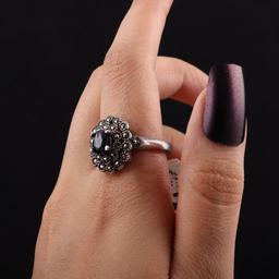 انگشتر زنانه یاقوت کبود شیک و جذاب اصل ( انگشتر نقره زنانه )