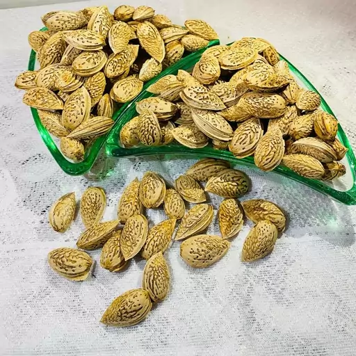 بادام نقش دار آذربایجان محصول امسال پرمغز رنگ مغز روشن در بسته 1000 گرمی