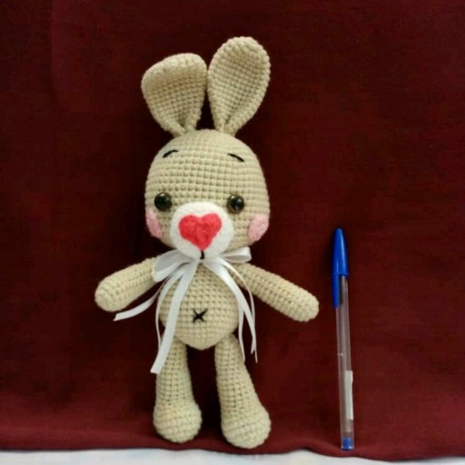 عروسک دستباف خرگوش دماغ قلبی