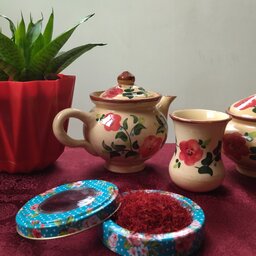  زعفران سرگل ممتاز قاینات(یک مثقال) در بسته بندی خاتم ( از مزارع شهرستان قاینات)