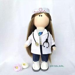 عروسک پزشک 30 سانتی با روپوش،کلاه و گوشی پزشکی