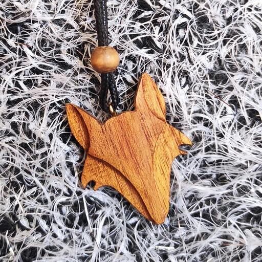 گردنبند دست ساز چوبی روباه  با چوب توت  و گردو