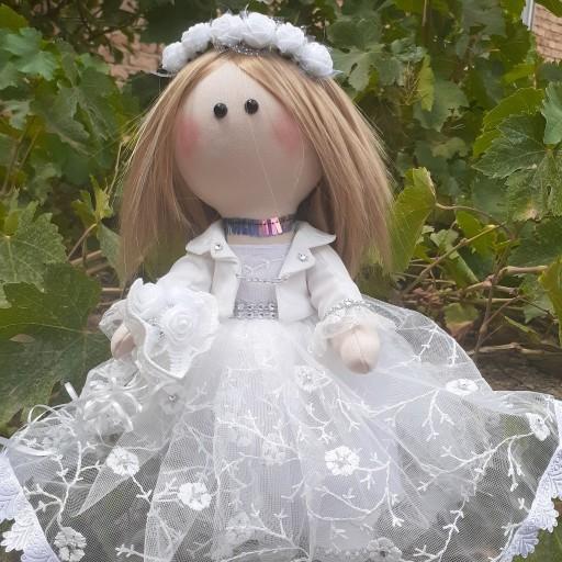 عروسک روسی مدل عروس با موهای لطیف جنس مرغوب خارجی با دسته گل و کفش سفید بسیار زیبا قد 35 سانتیمتر بسیار گوگولی