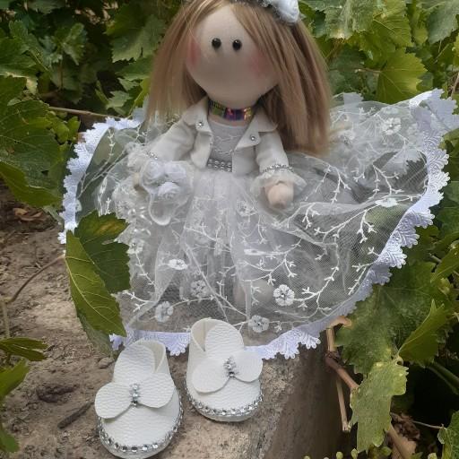 عروسک روسی مدل عروس با موهای لطیف جنس مرغوب خارجی با دسته گل و کفش سفید بسیار زیبا قد 35 سانتیمتر بسیار گوگولی