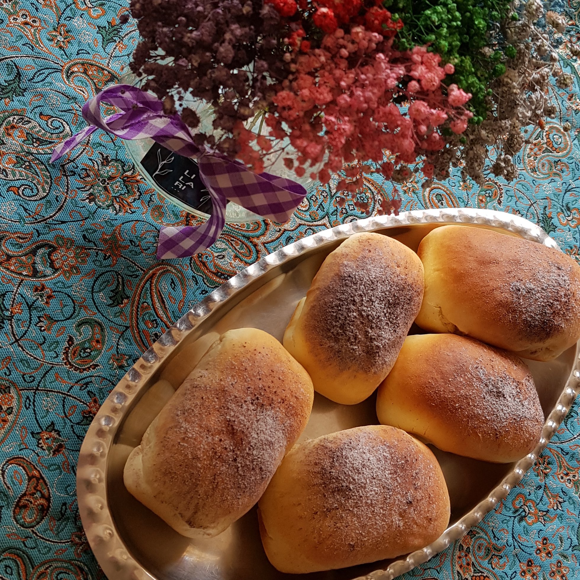 نان شکلاتی (لوف شکلاتی) همراه تزئین پودر شکلات و پودر شکر 90 گرمی 4 عددی خانگی سالم