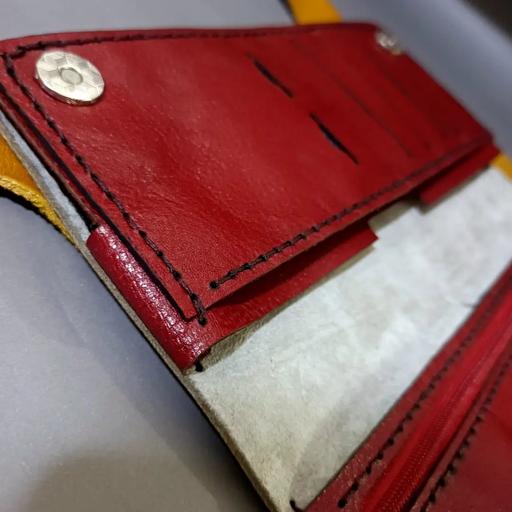 کیف پول و گوشی ابرنگی با داخلی قرمز چرم طبیعی سایز 20در19  