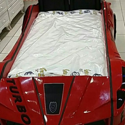 تخت مدل ماشین مناسب سن تا 18 سال و در رنگ ابی قرمز سفید
