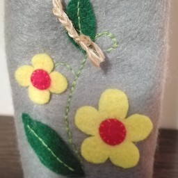 جامدادی نمدی دست دوز زیبا و کاربردی مناسب کودکان در رنگهای شاد و متنوع وبسیار سب