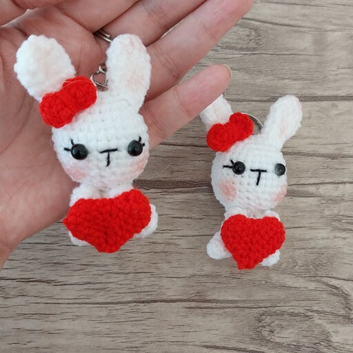 خرگوش ولنتاین با قلب کوچولوش قابل بافت در رنگ های دیگر مناسب سرکلیدی و آویز کیف