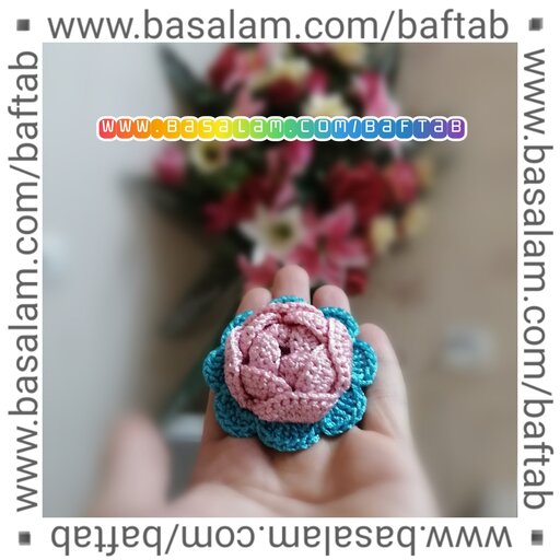 گل سر،بافتنی، طرح رُز، کد3040... رنگ صورتی آبی، گیره انبری، گل دستباف(گل سر/گیره مو/گلسر)