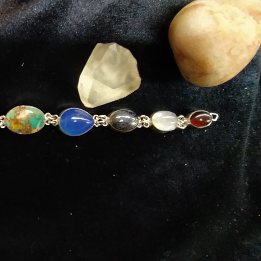 دستبند زنانه با سنگهای طبیعی