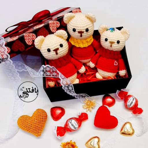 عروسک خرس ولنتاین(یک عروسک) به همراه جعبه کادو و یک عدد قلب