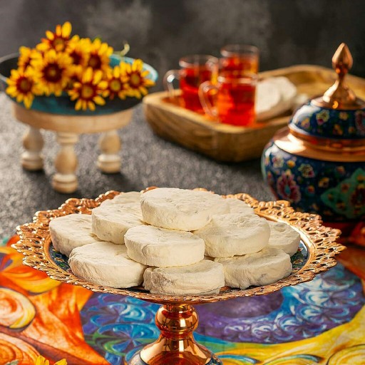 گز آردی 50 درصد بادامی نیم کیلویی(سوغات محلی نجف آباد اصفهان)