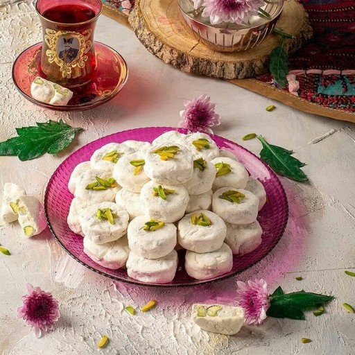 گز آردی 50 درصد پسته ای نیم کیلویی(سوغات محلی نجف آباد اصفهان)
