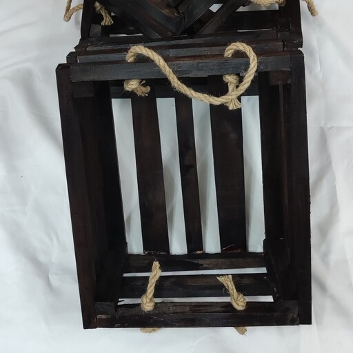 صندوق چوبی محکم با دسته طناب کنفی
