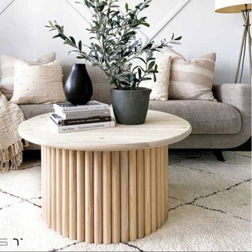 میز چوبی جلو مبلی ساخته شده از چوب طبیعی