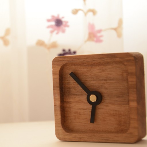ساعت چوبی رومیزی مدل هارمونی