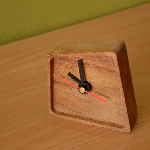 ساعت چوبی رومیزی مدل آنتروپی